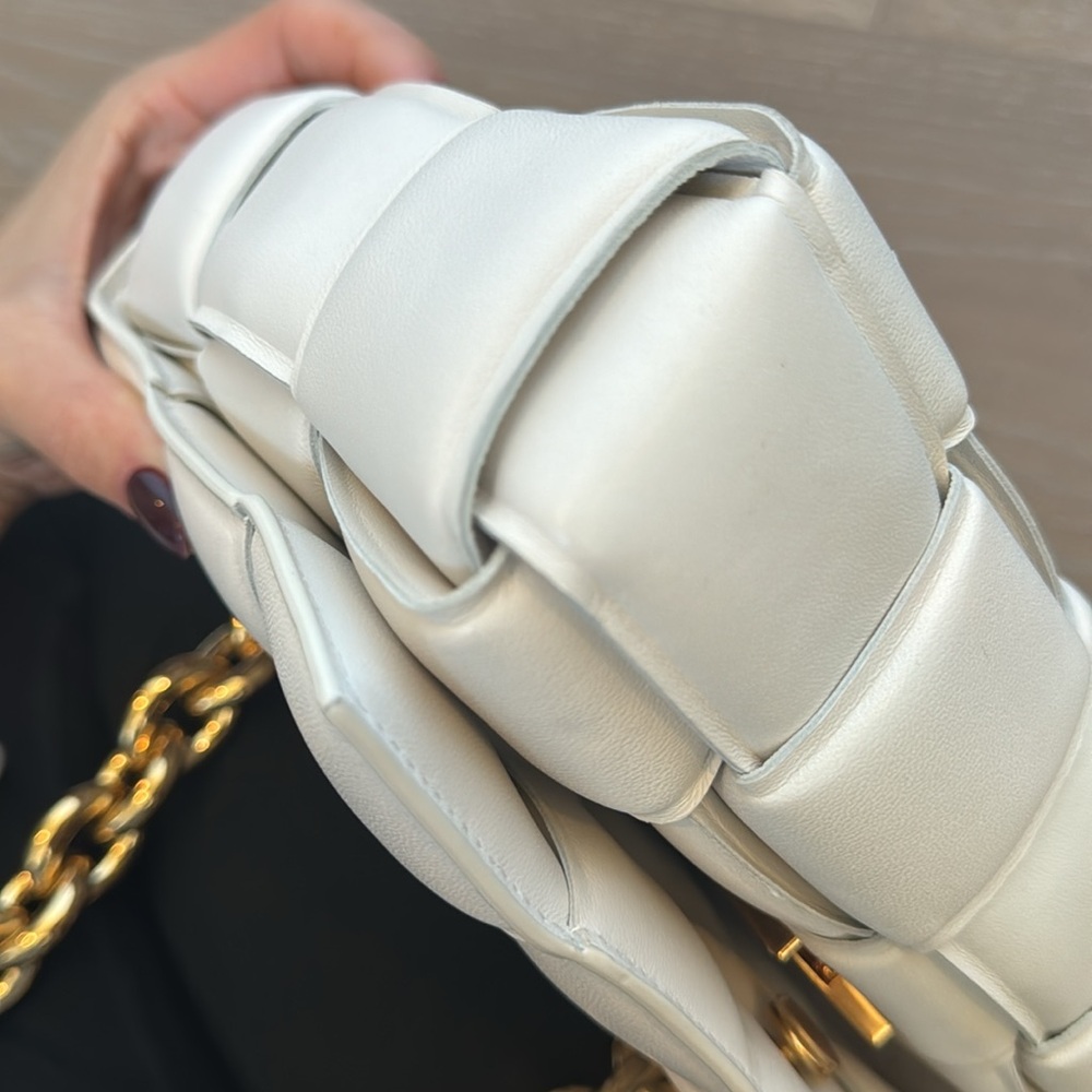 BOTTEGA VENETA Lambskin Maxi Intreccio Padded Chain Cassette Crossbody Bag Chalk - Picture 15 of 15
